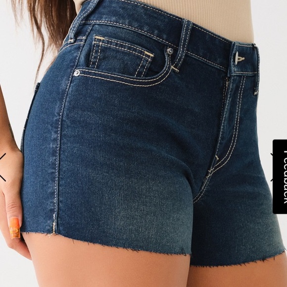 TRUE RELIGION
JENNIE MID RISE RAW HEM size 28 NWT - Picture 2 of 9